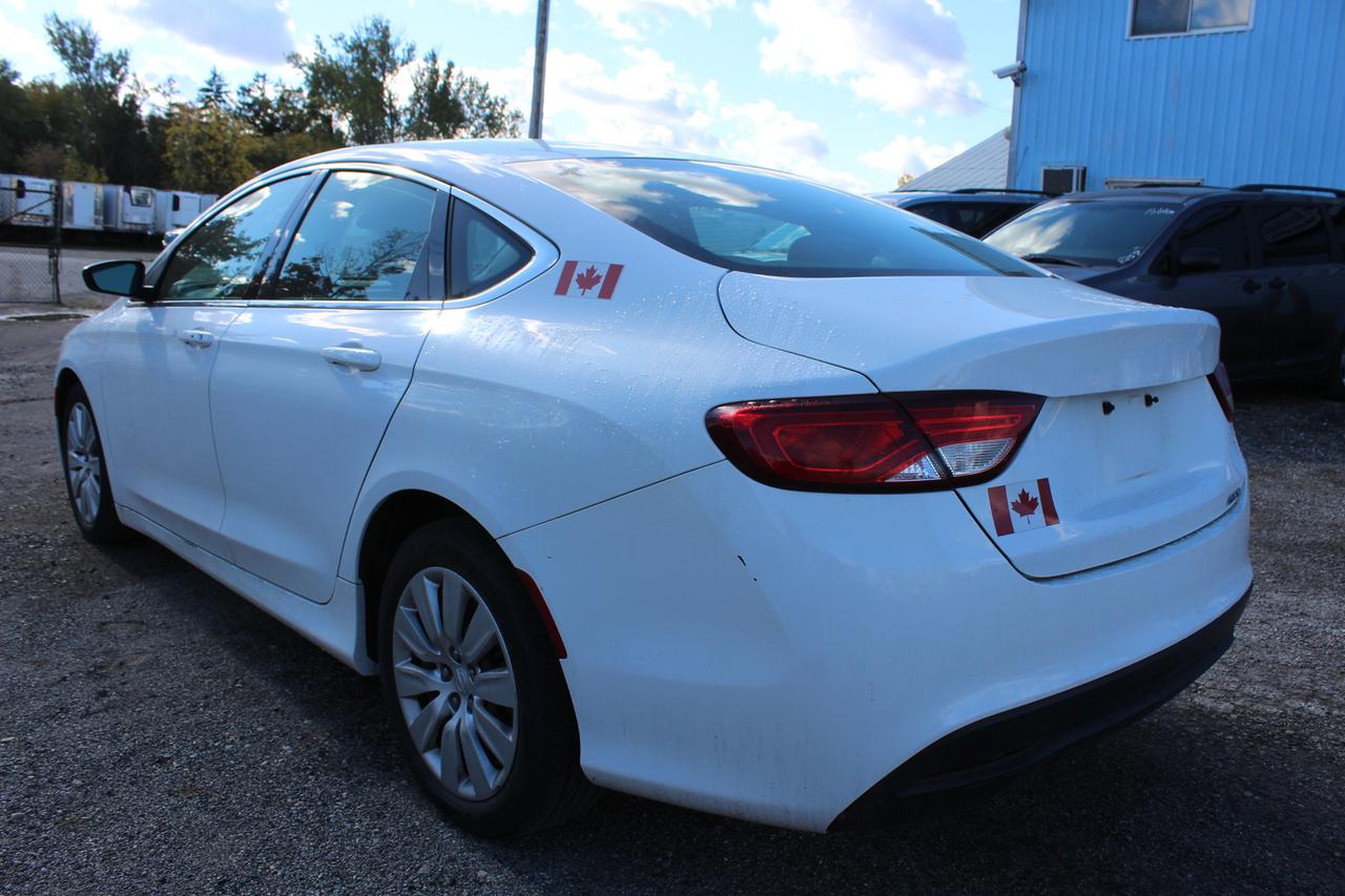 2015 Chrysler 200 LX Photo