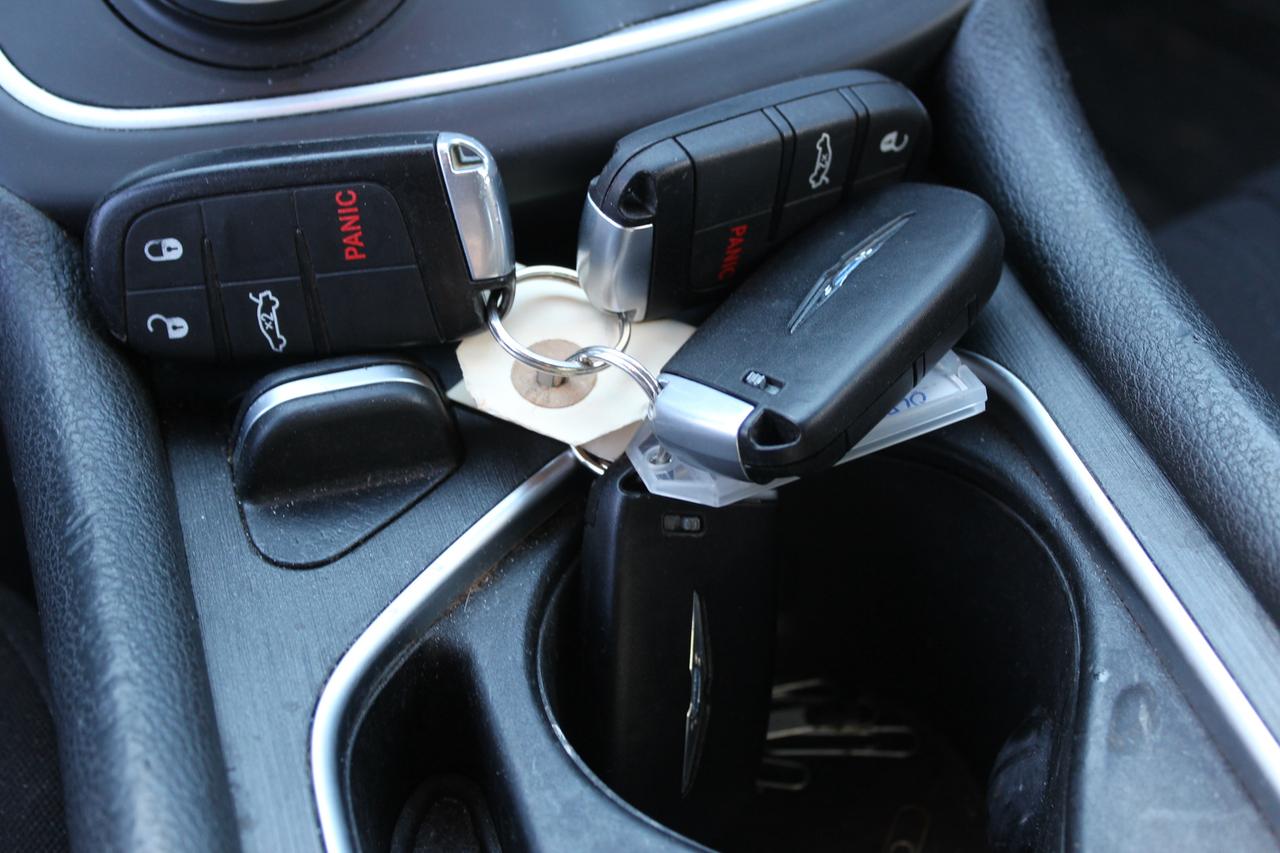 2015 Chrysler 200 LX Photo