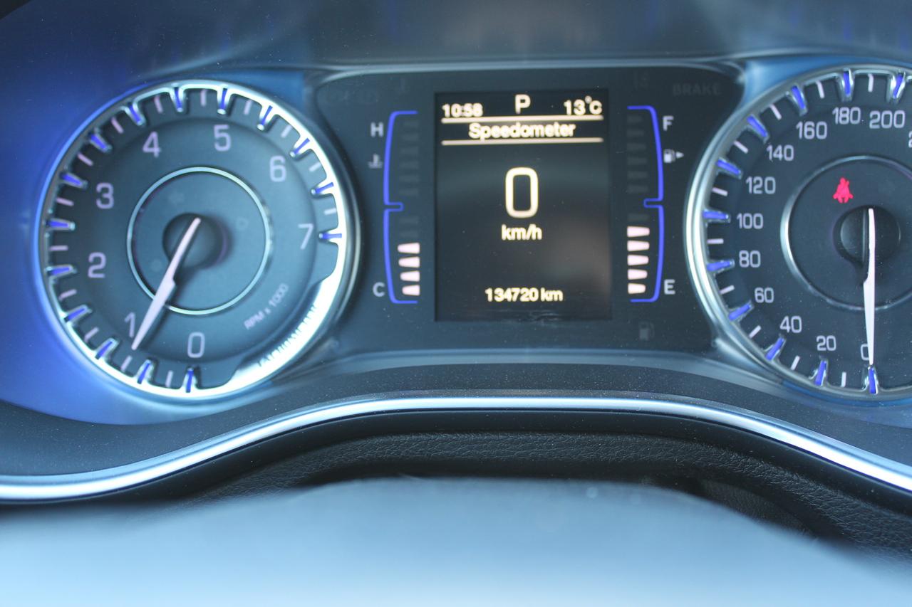 2015 Chrysler 200 LX Photo
