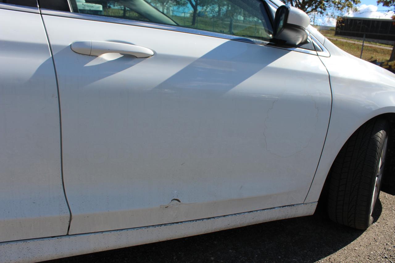 2015 Chrysler 200 LX Photo