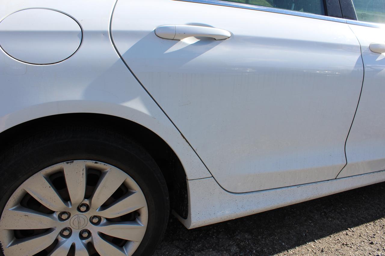 2015 Chrysler 200 LX Photo