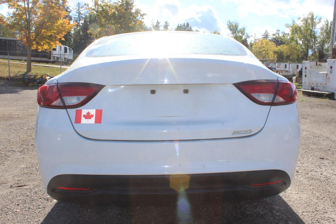 2015 Chrysler 200 LX Photo
