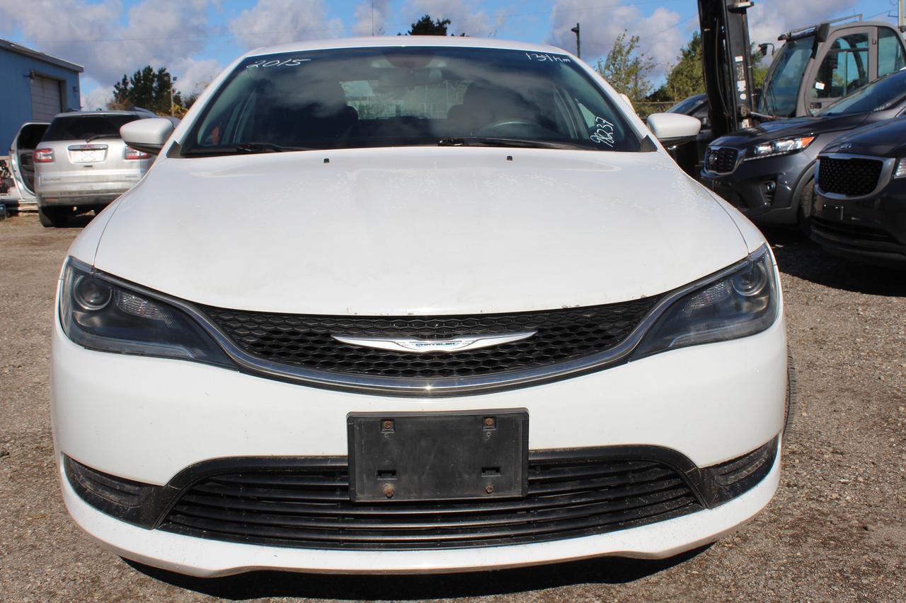2015 Chrysler 200 LX Photo