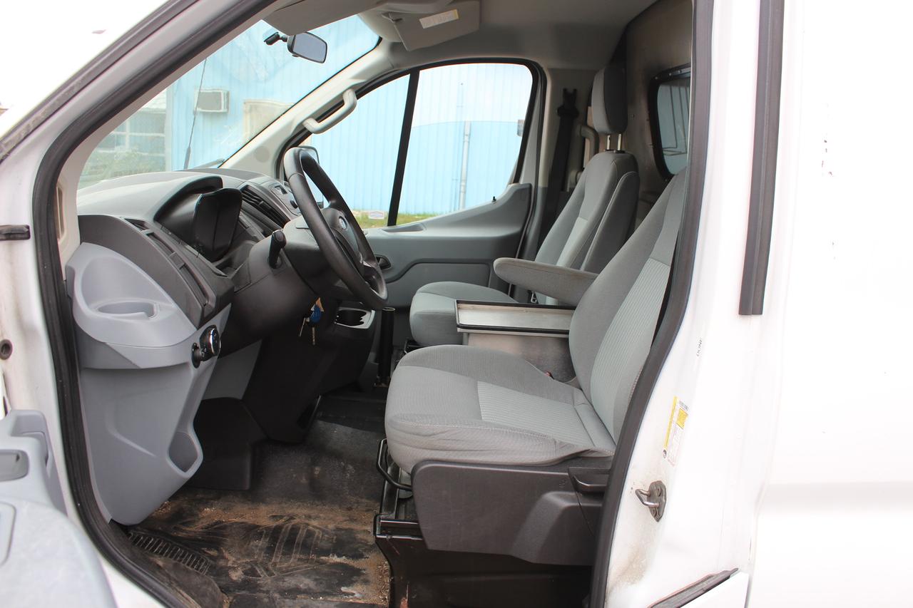 2015 Ford Transit Cargo Van  Photo4