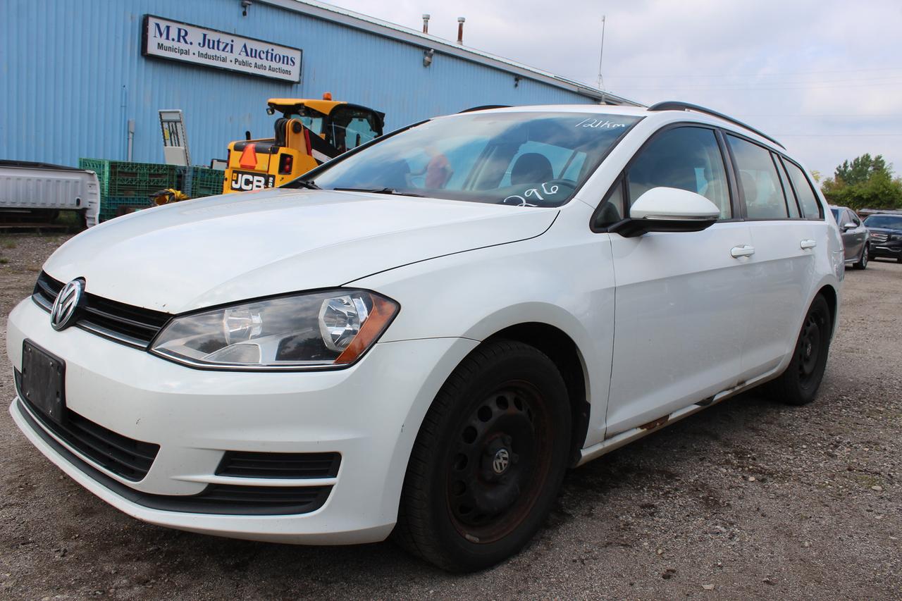 2016 Volkswagen Golf TRENDLINE Photo0