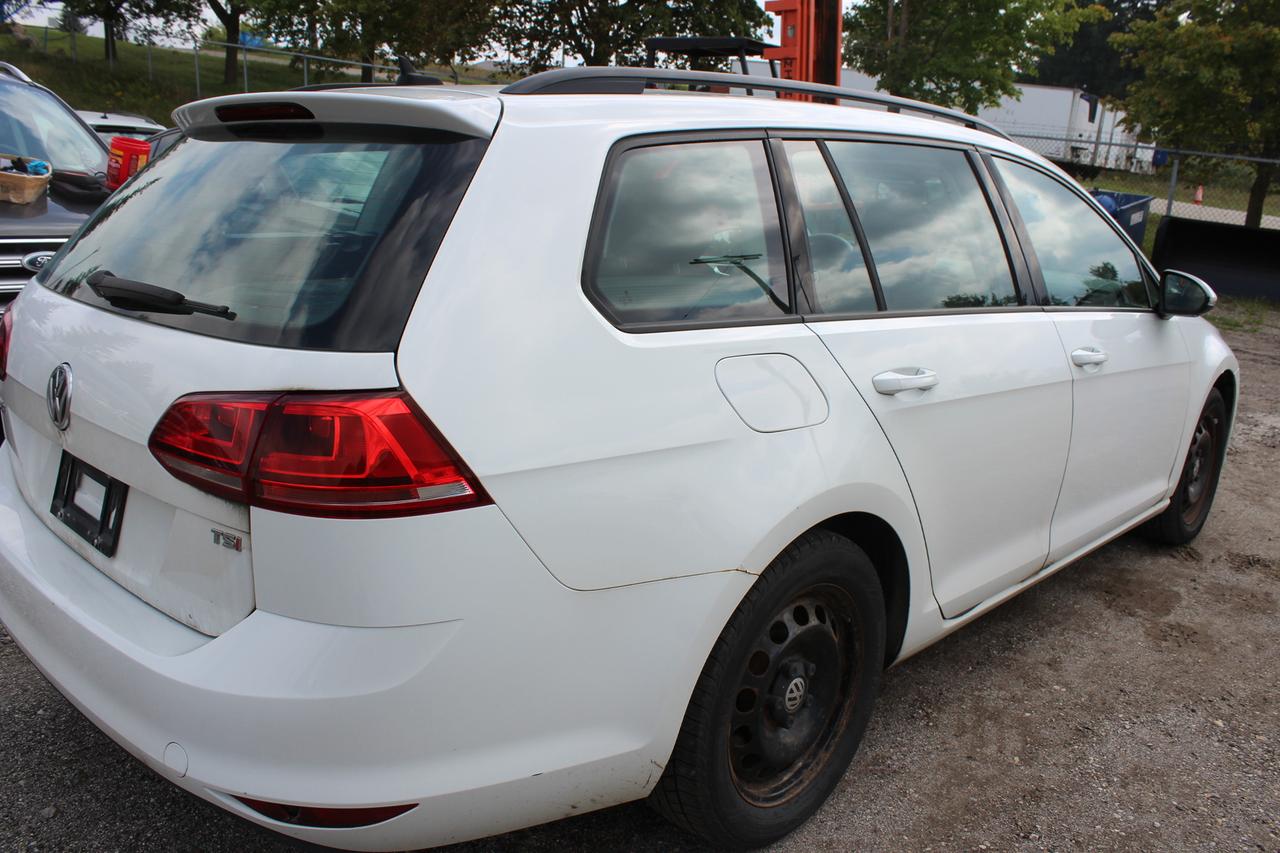 2016 Volkswagen Golf TRENDLINE Photo2