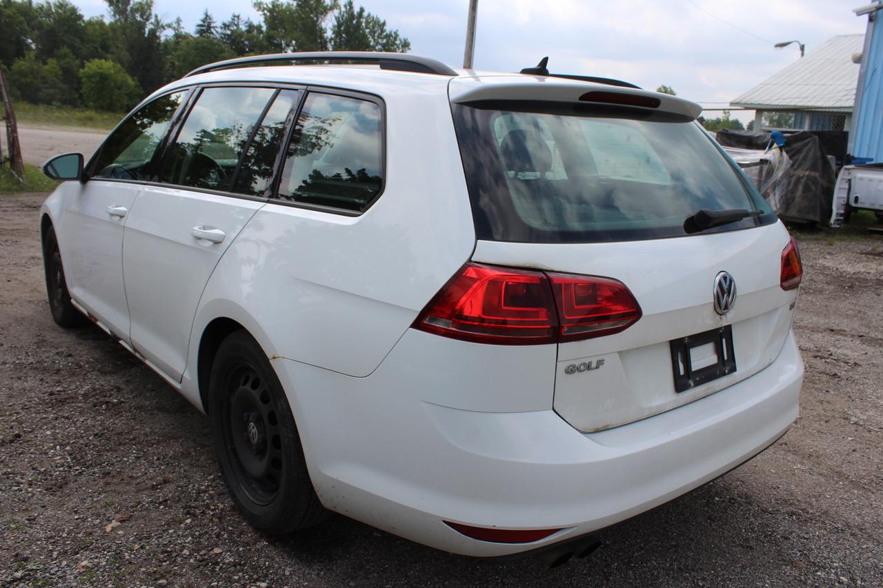 2016 Volkswagen Golf TRENDLINE Photo3