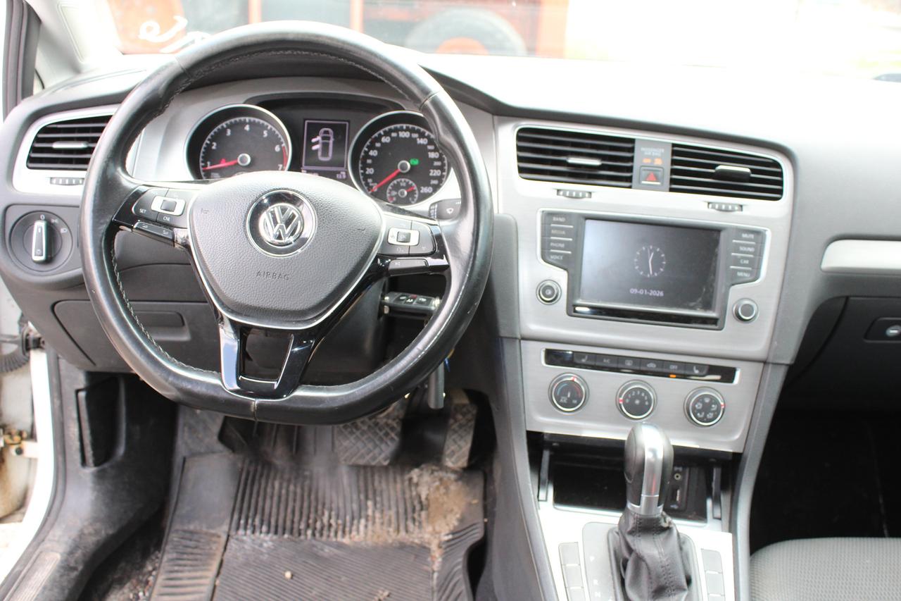 2016 Volkswagen Golf TRENDLINE Photo