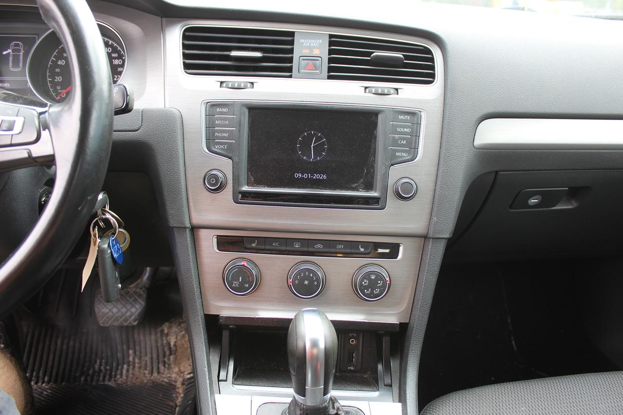 2016 Volkswagen Golf TRENDLINE Photo