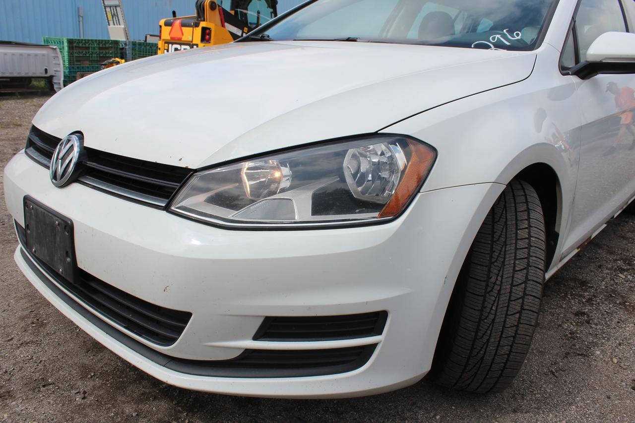 2016 Volkswagen Golf TRENDLINE Photo