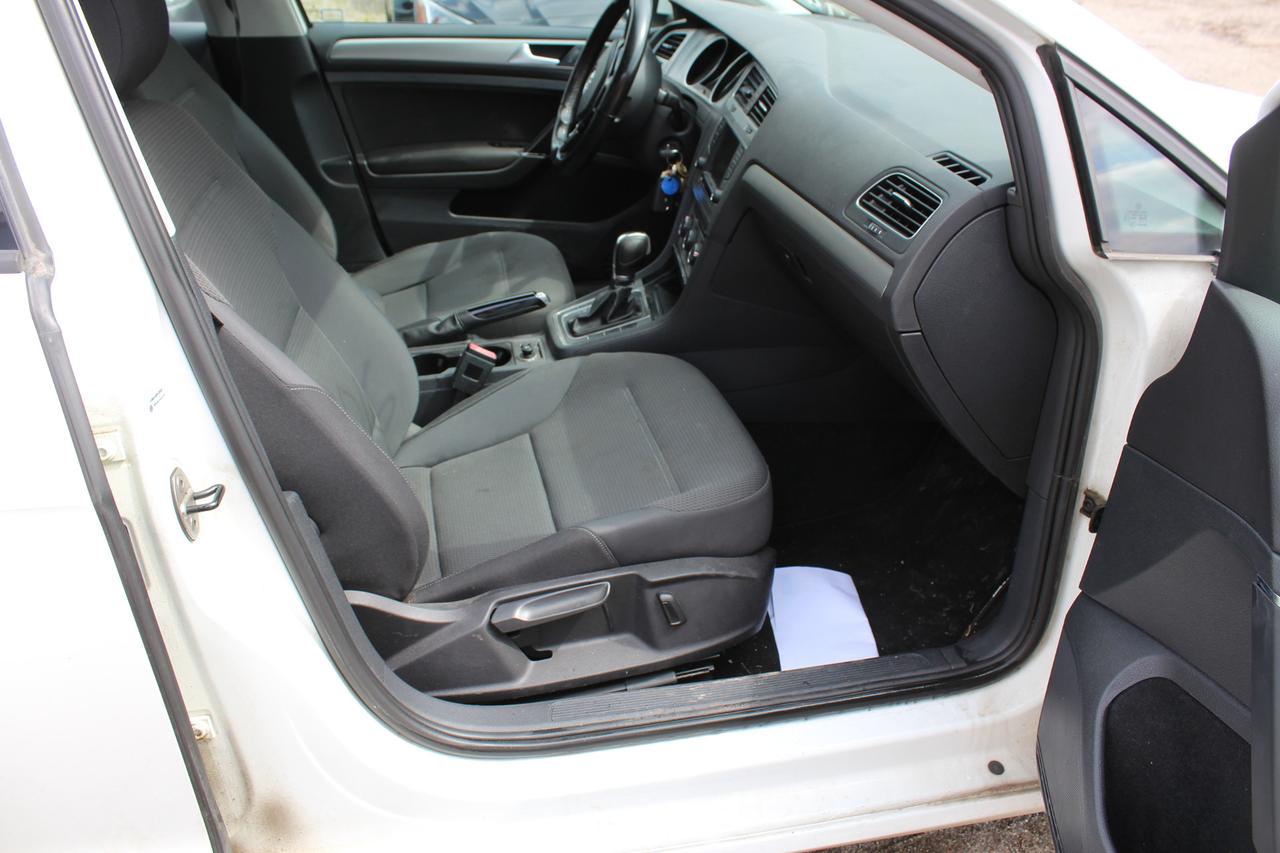 2016 Volkswagen Golf TRENDLINE Photo
