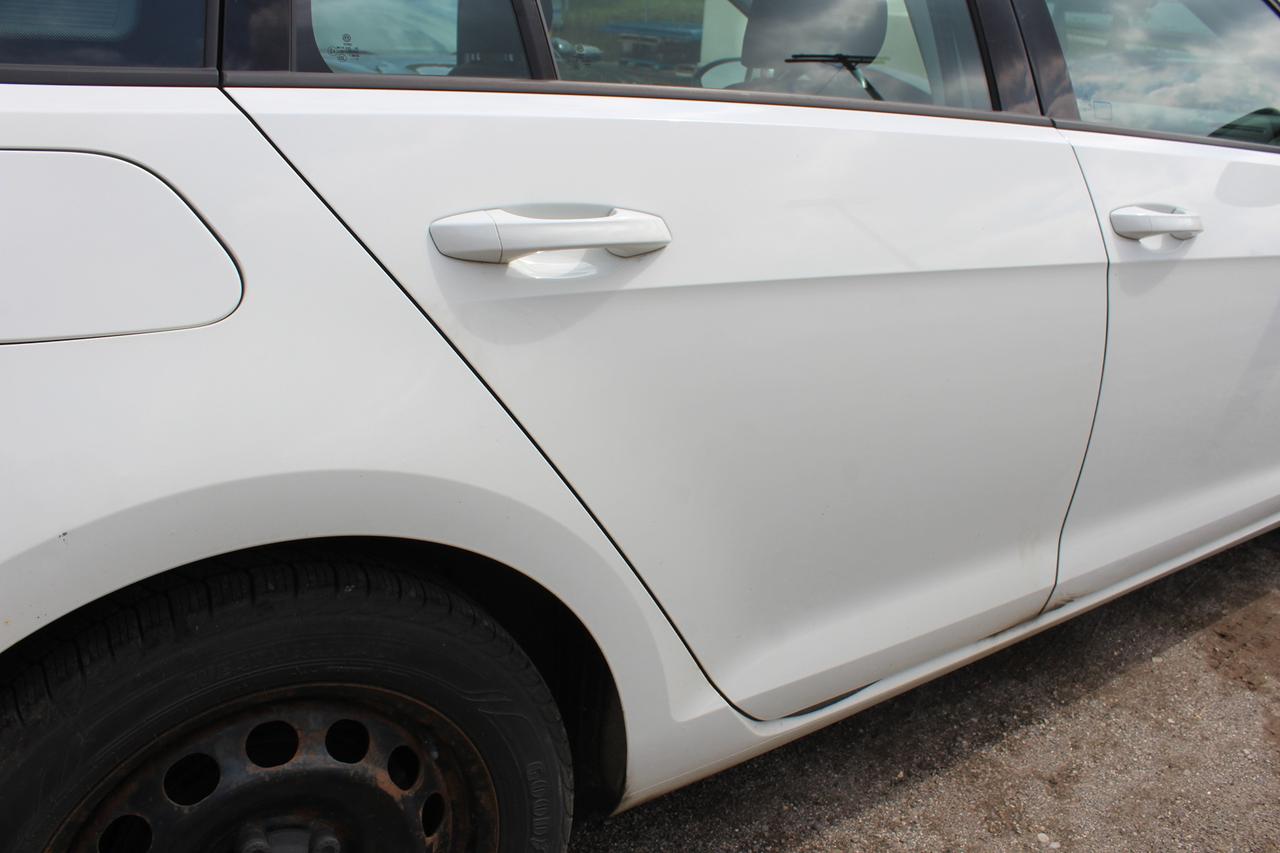 2016 Volkswagen Golf TRENDLINE Photo