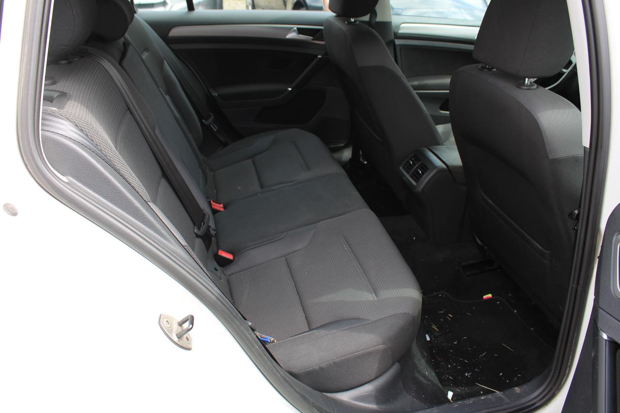 2016 Volkswagen Golf TRENDLINE Photo