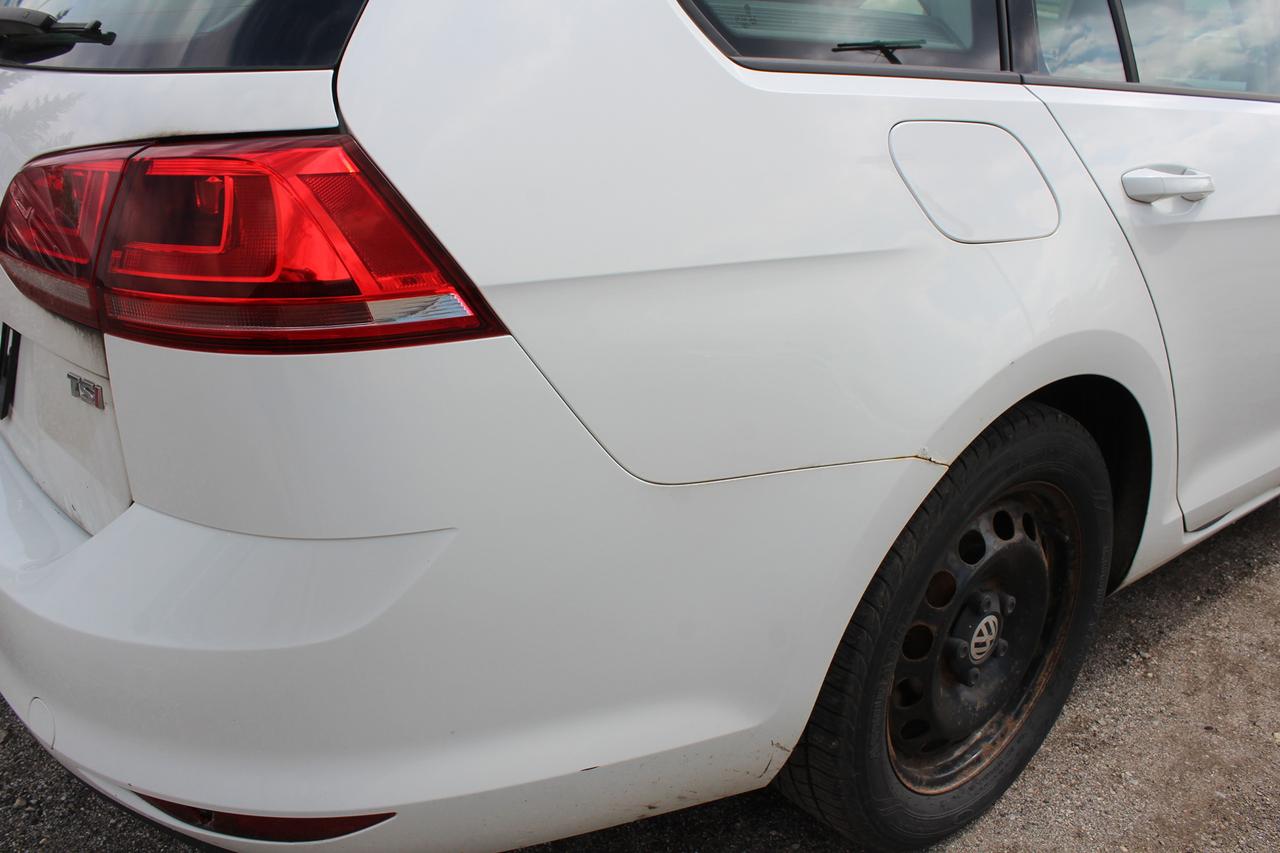 2016 Volkswagen Golf TRENDLINE Photo