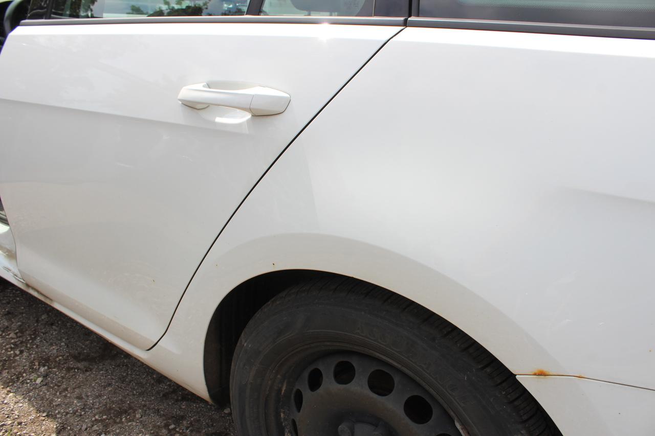 2016 Volkswagen Golf TRENDLINE Photo