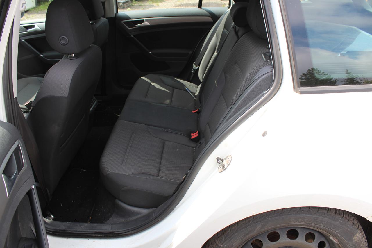 2016 Volkswagen Golf TRENDLINE Photo