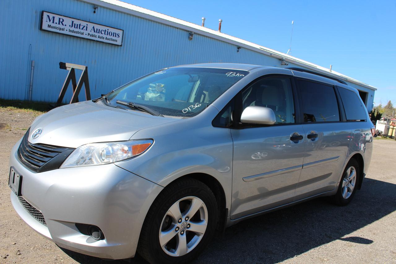 2017 Toyota Sienna  Photo