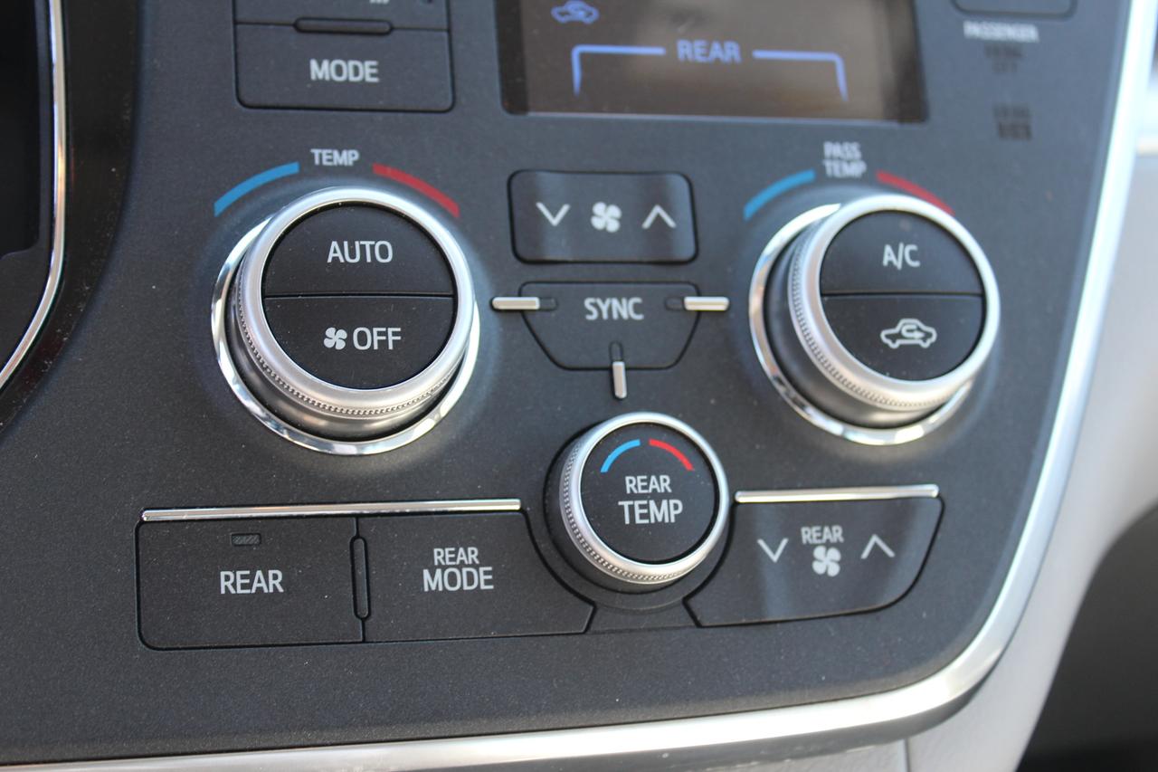 2017 Toyota Sienna  Photo