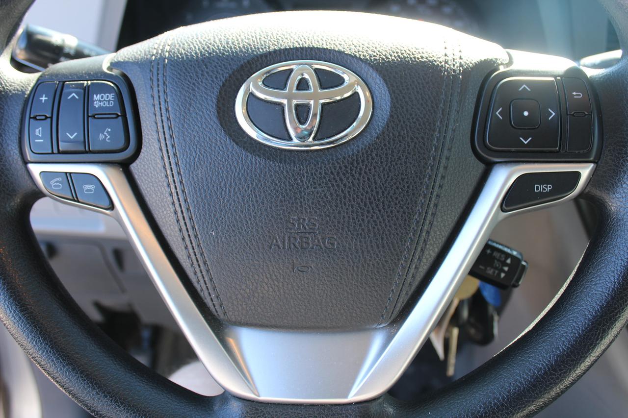 2017 Toyota Sienna  Photo