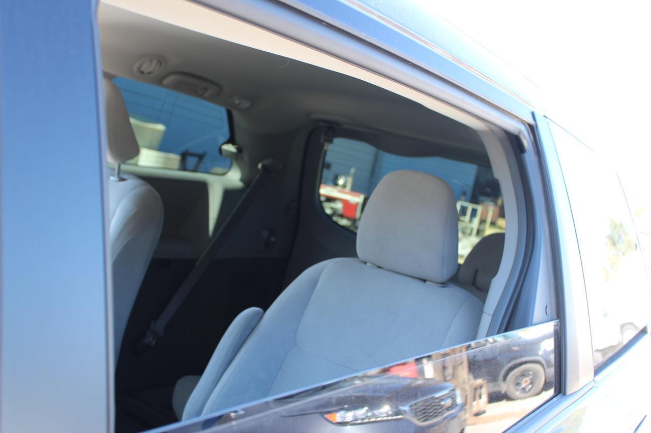 2017 Toyota Sienna  Photo