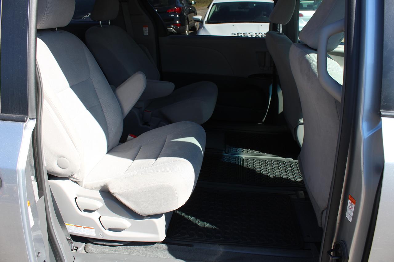 2017 Toyota Sienna  Photo