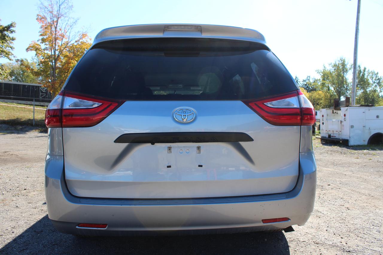 2017 Toyota Sienna  Photo