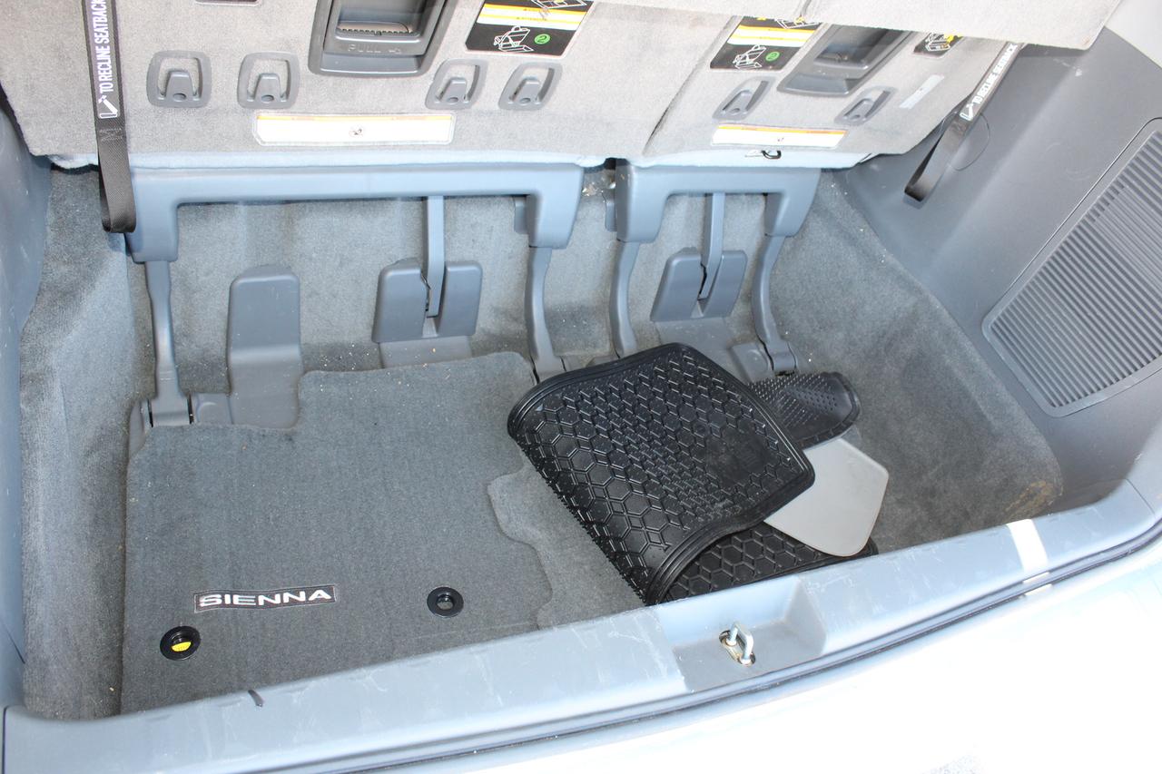 2017 Toyota Sienna  Photo
