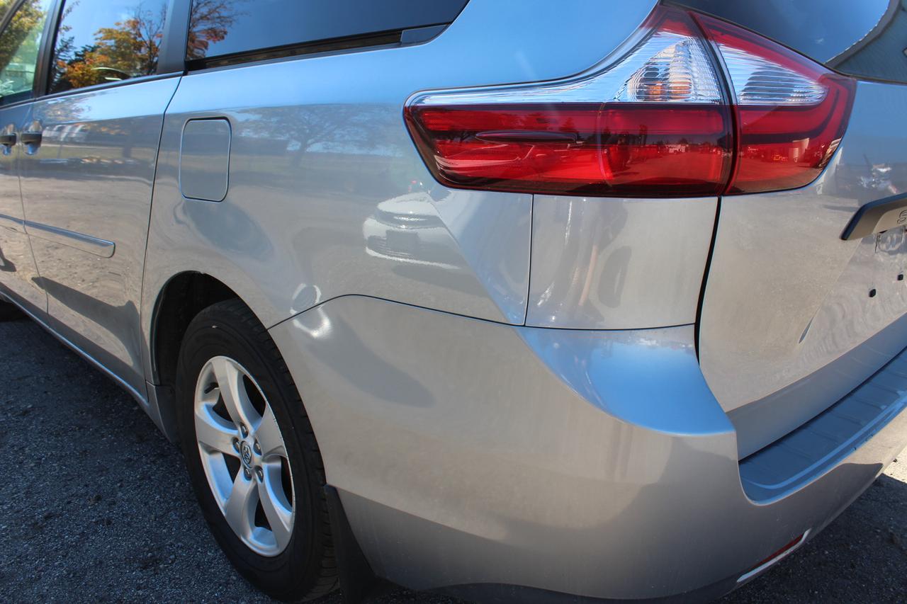 2017 Toyota Sienna  Photo