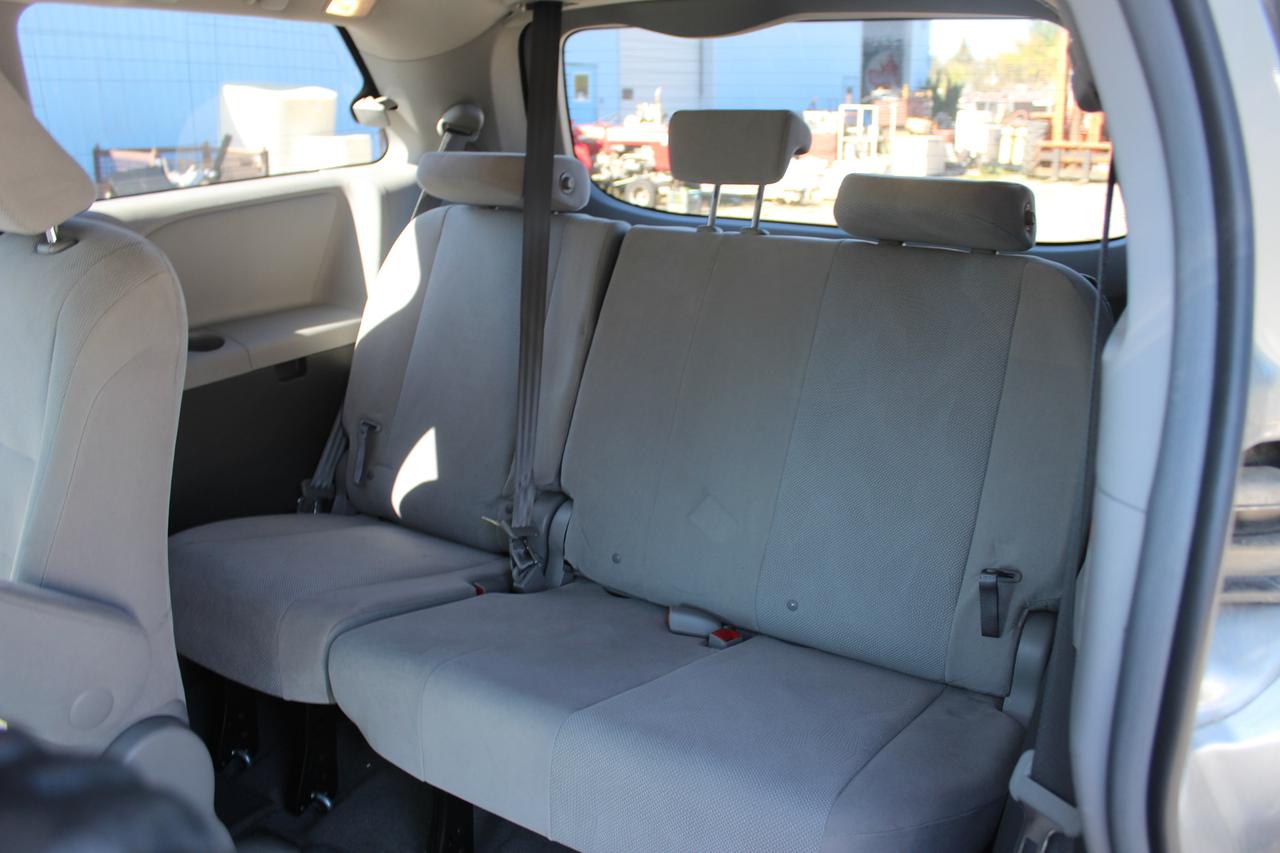 2017 Toyota Sienna  Photo