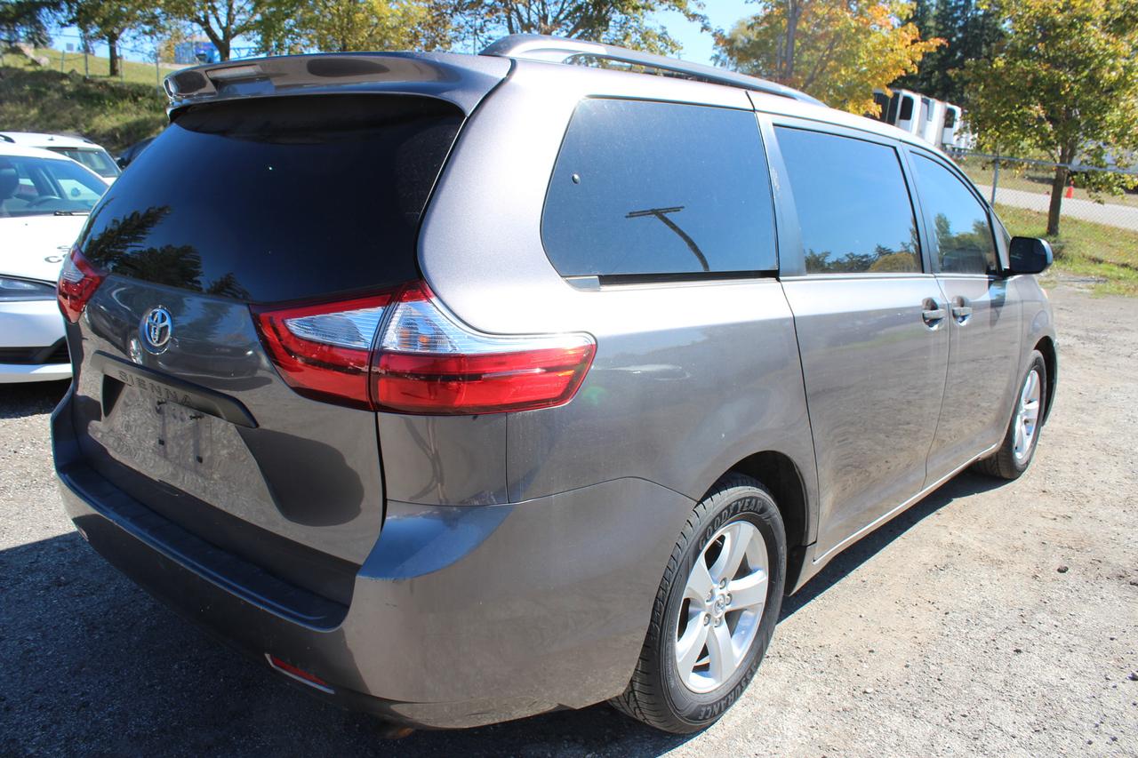 2015 Toyota Sienna  Photo2