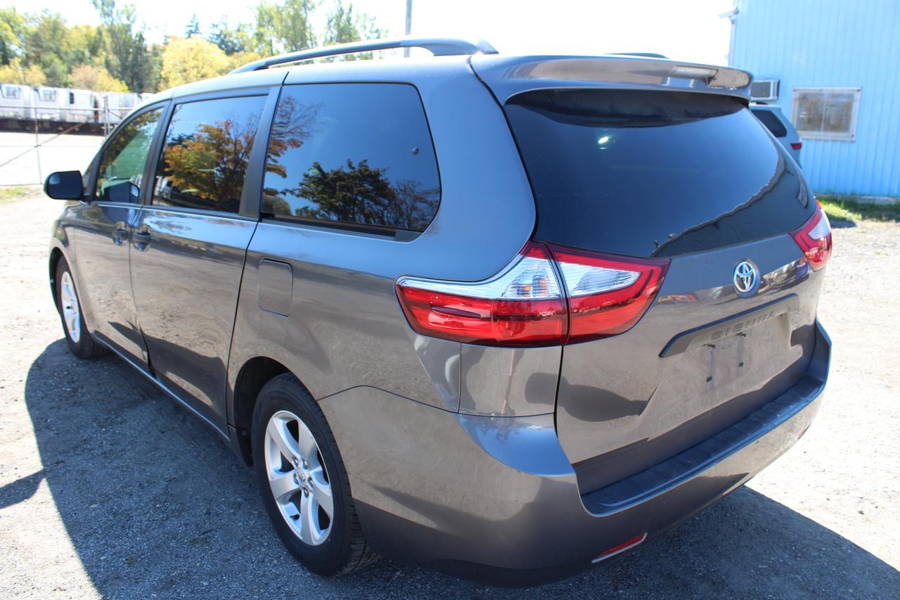 2015 Toyota Sienna  Photo3