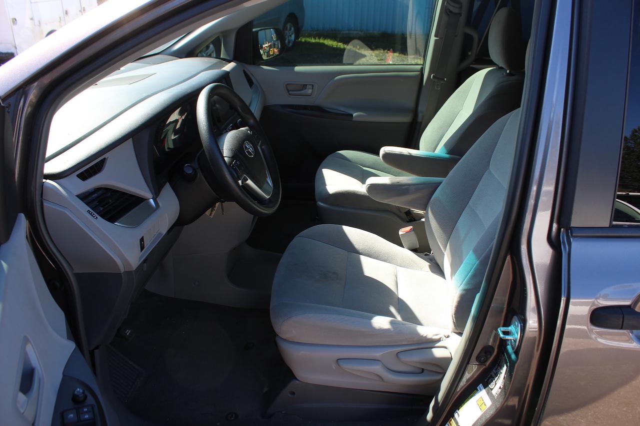 2015 Toyota Sienna  Photo4