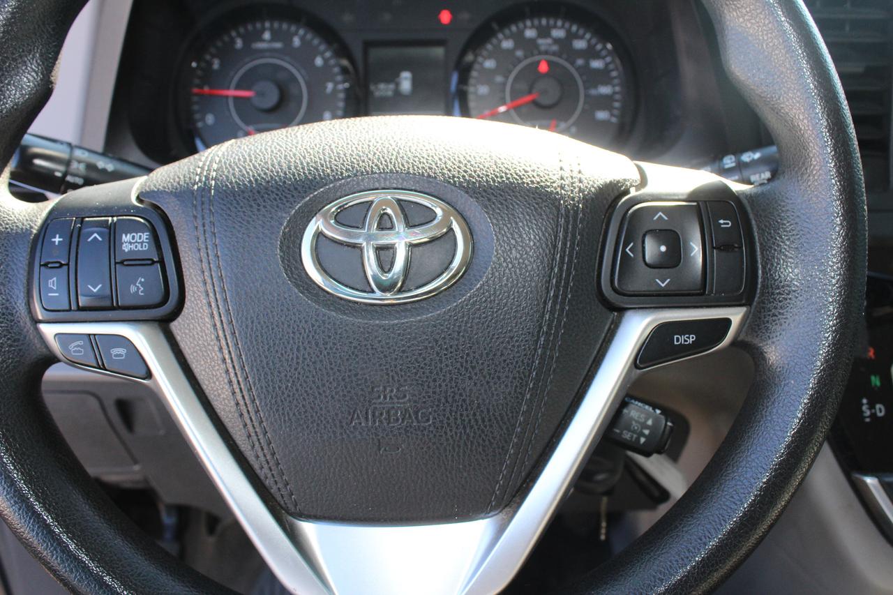 2015 Toyota Sienna  Photo