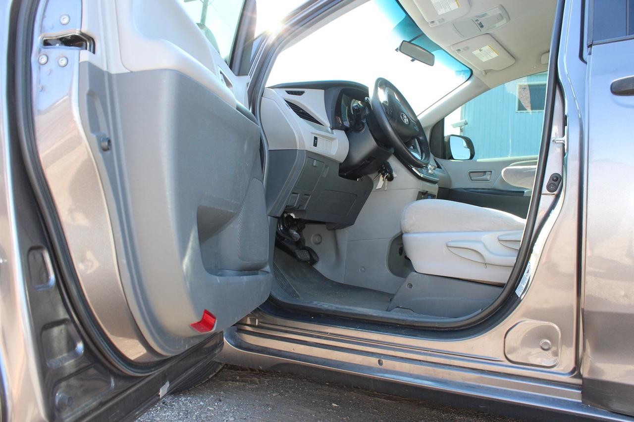 2015 Toyota Sienna  Photo