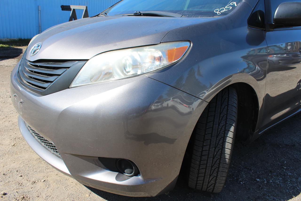 2015 Toyota Sienna  Photo