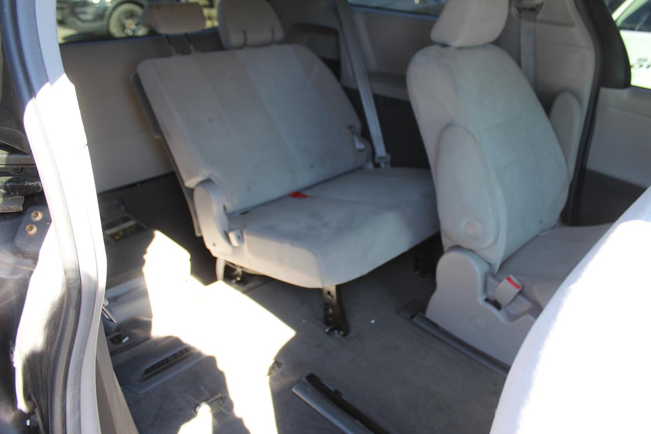 2015 Toyota Sienna  Photo
