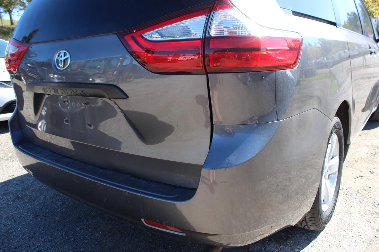 2015 Toyota Sienna  Photo