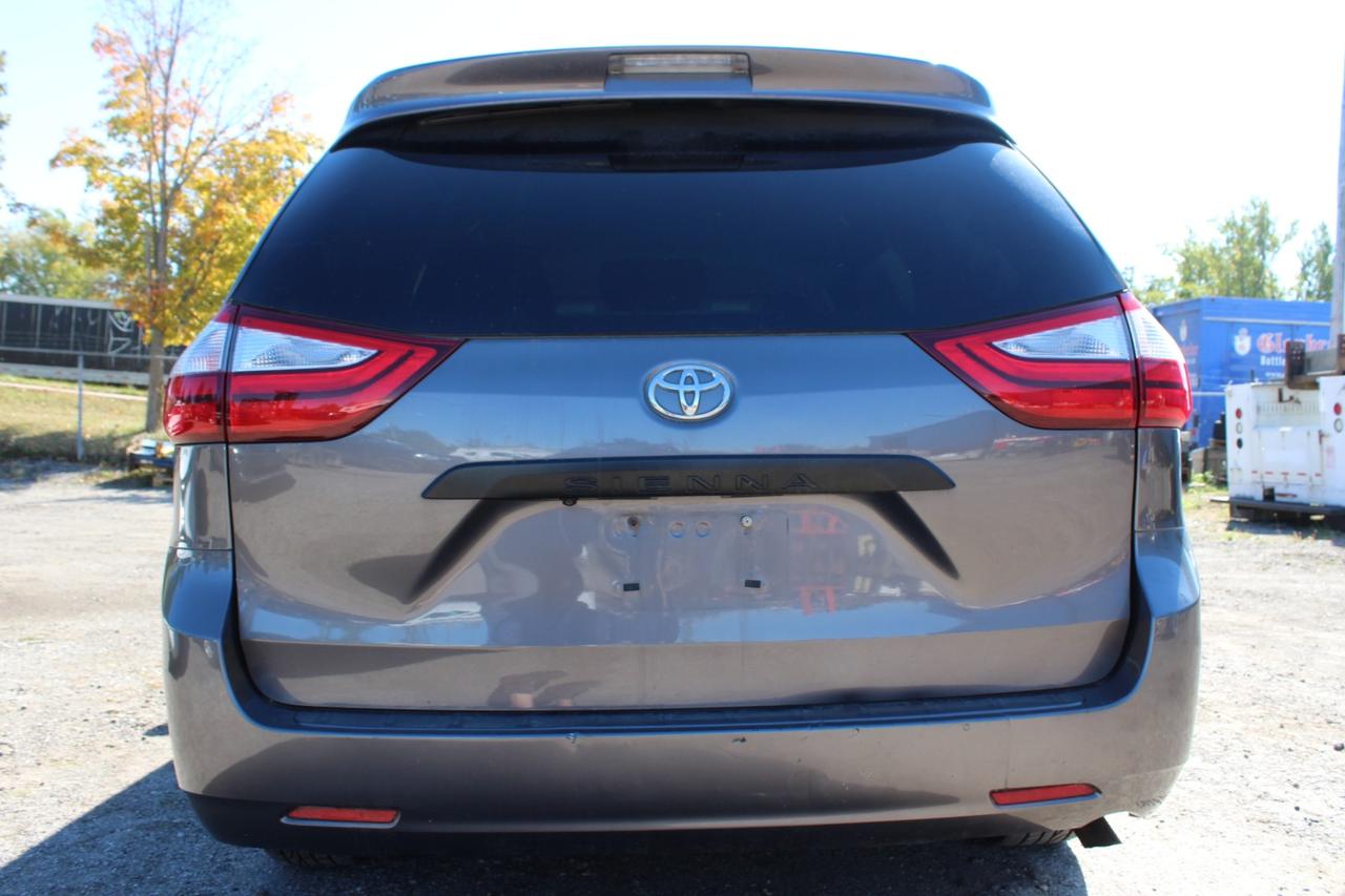 2015 Toyota Sienna  Photo
