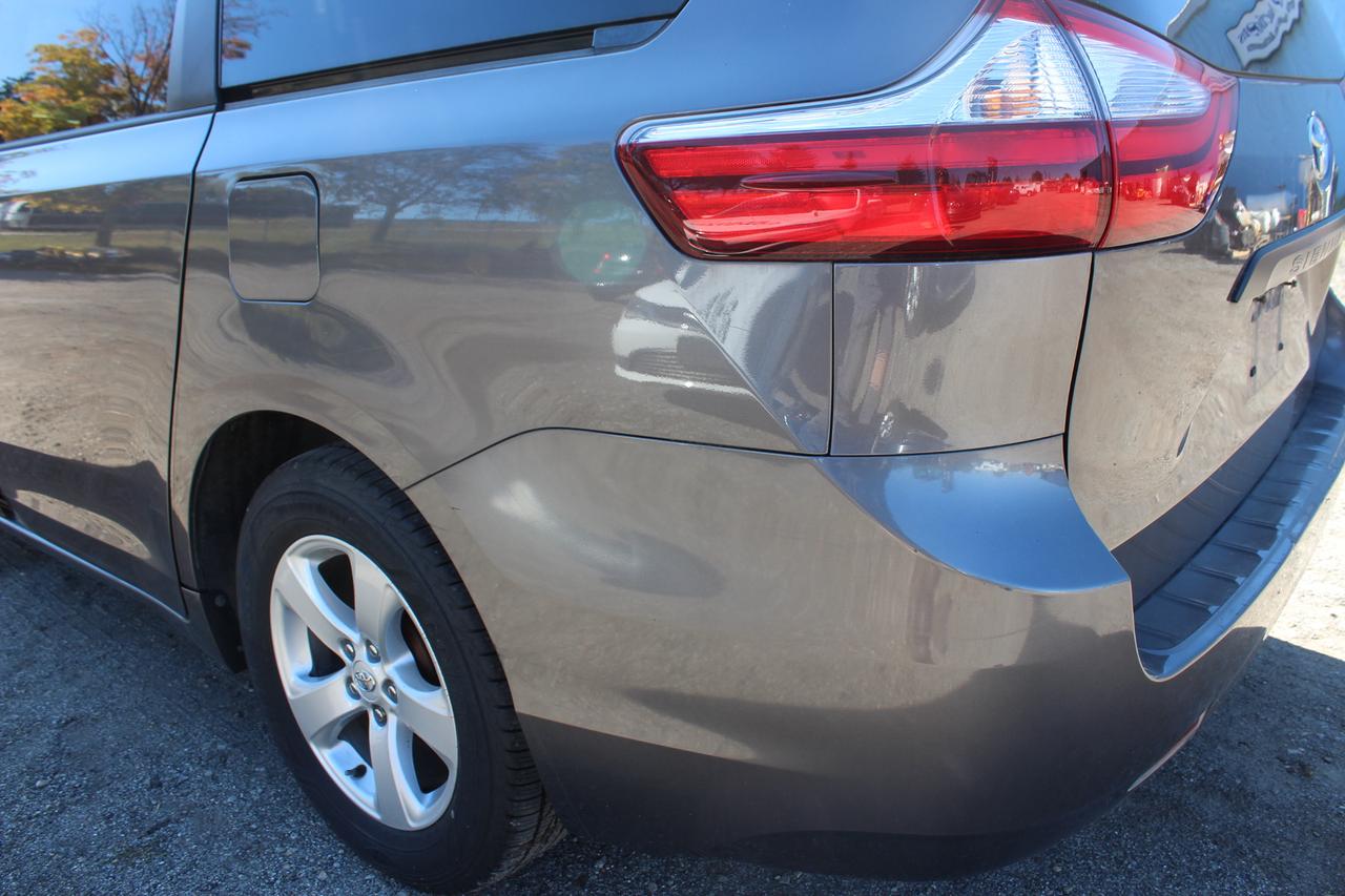 2015 Toyota Sienna  Photo