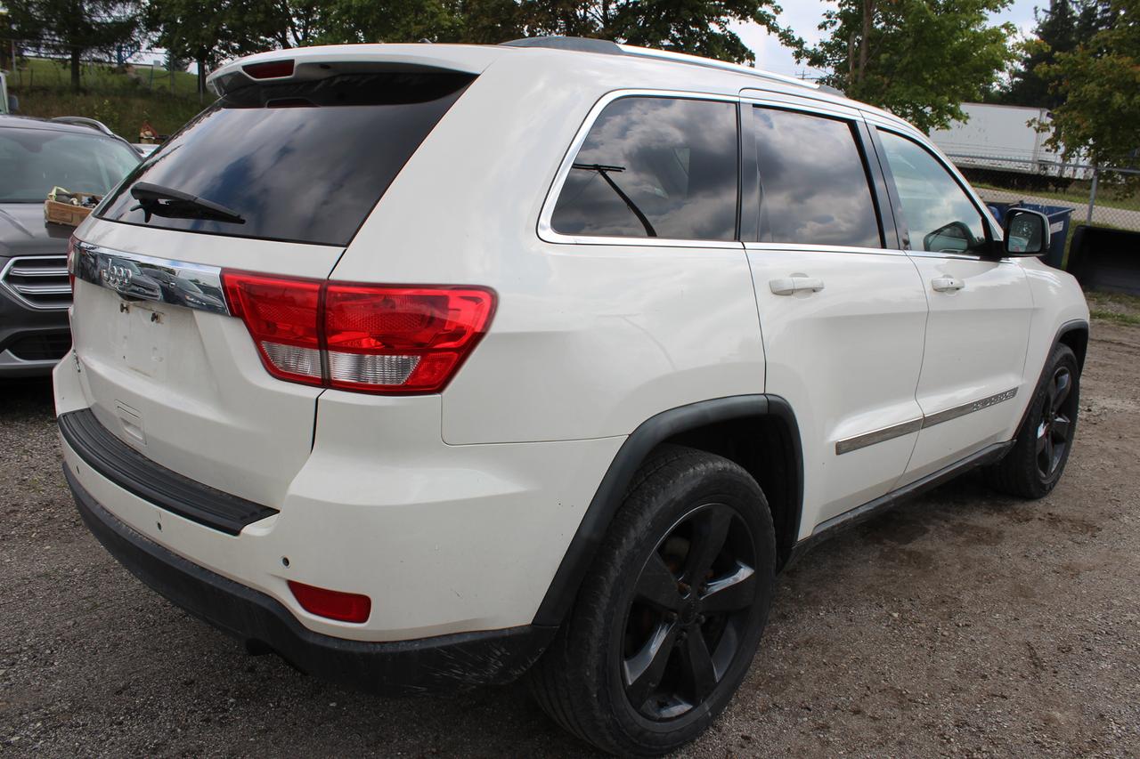 2011 Jeep Grand Cherokee Laredo Photo2
