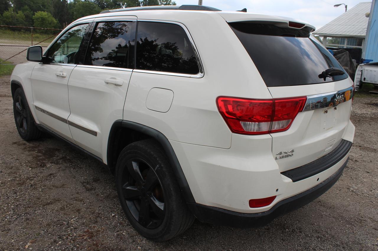 2011 Jeep Grand Cherokee Laredo Photo3