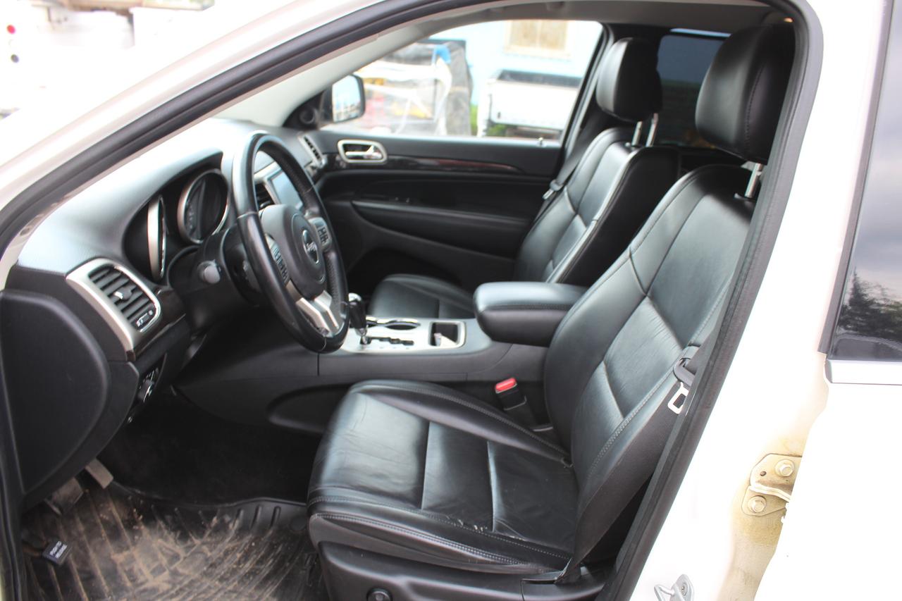 2011 Jeep Grand Cherokee Laredo Photo4