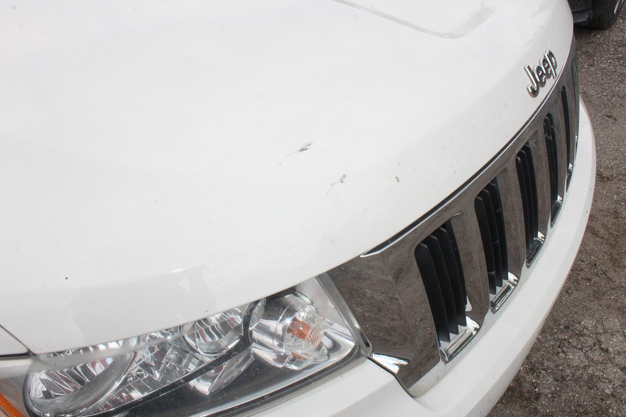 2011 Jeep Grand Cherokee Laredo Photo