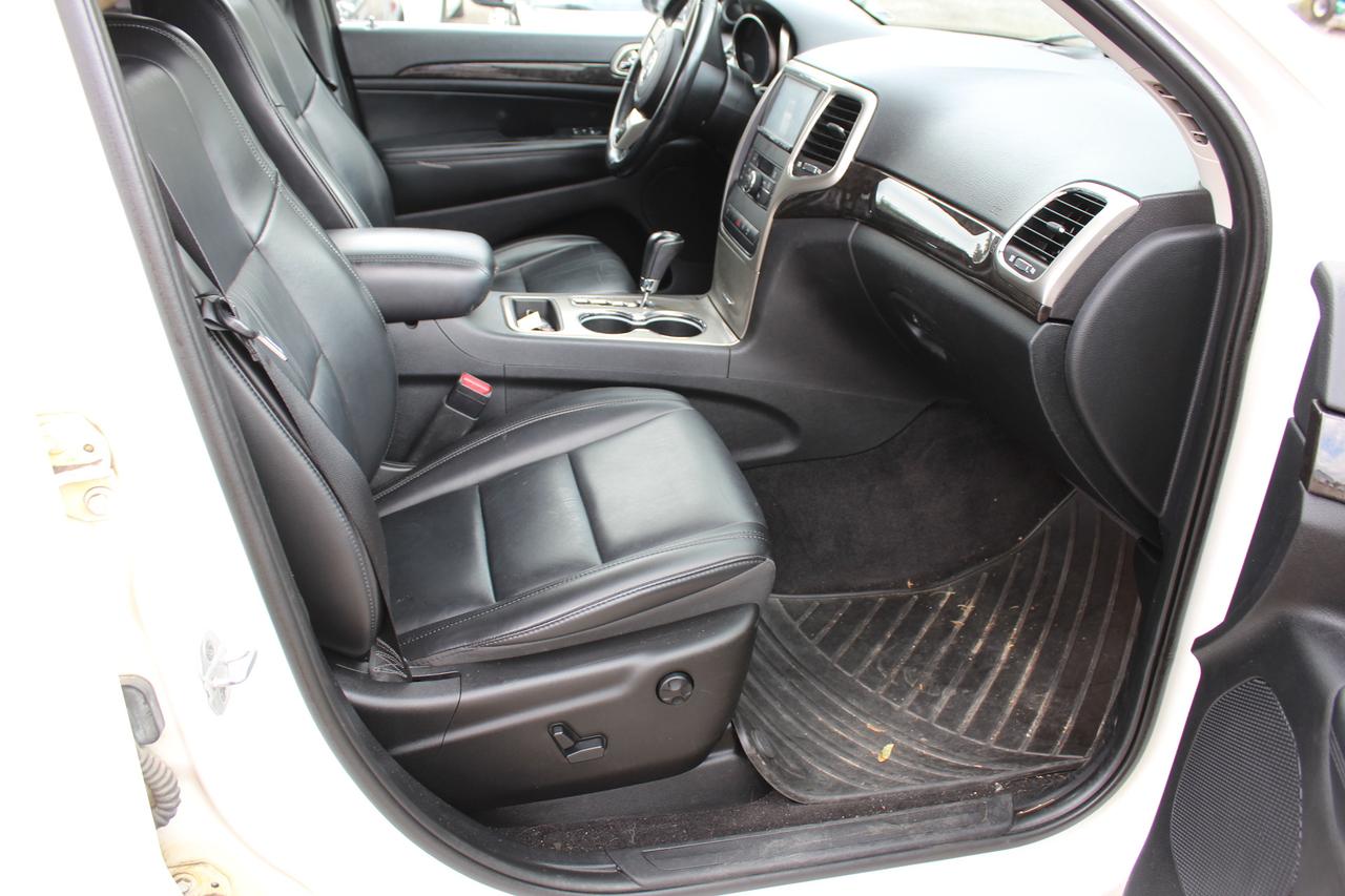 2011 Jeep Grand Cherokee Laredo Photo