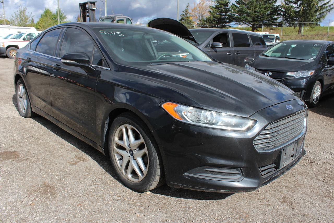 2015 Ford Fusion SE Photo1