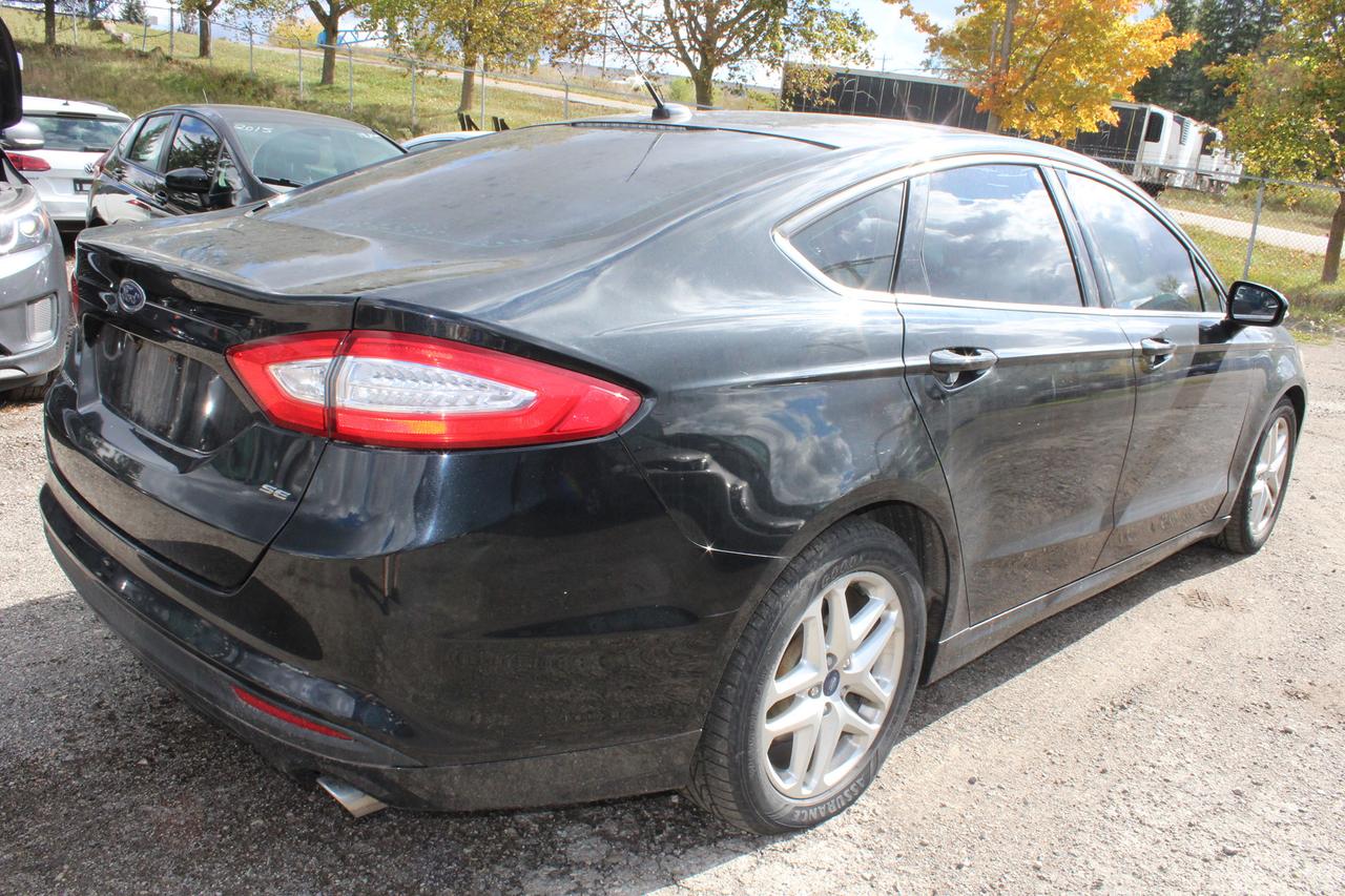 2015 Ford Fusion SE Photo2