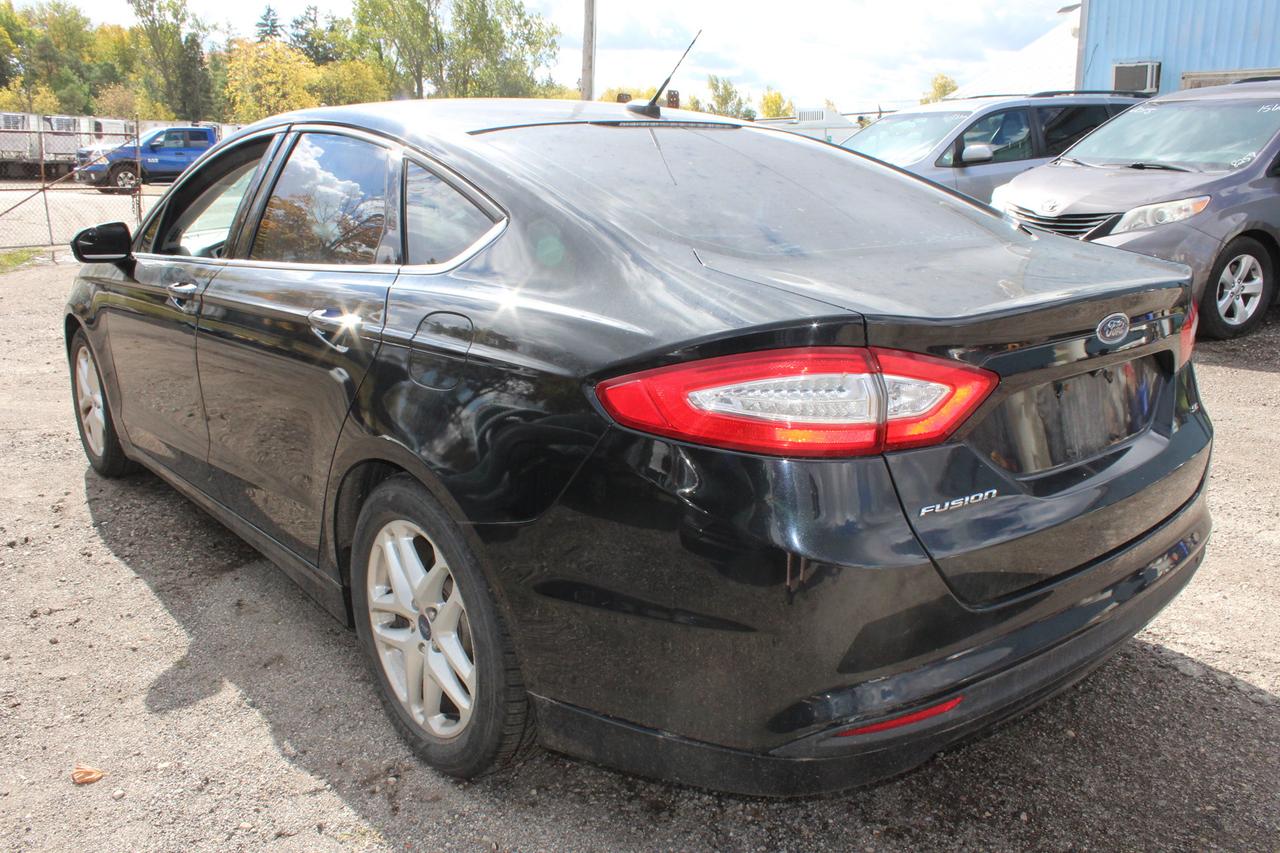 2015 Ford Fusion SE Photo3