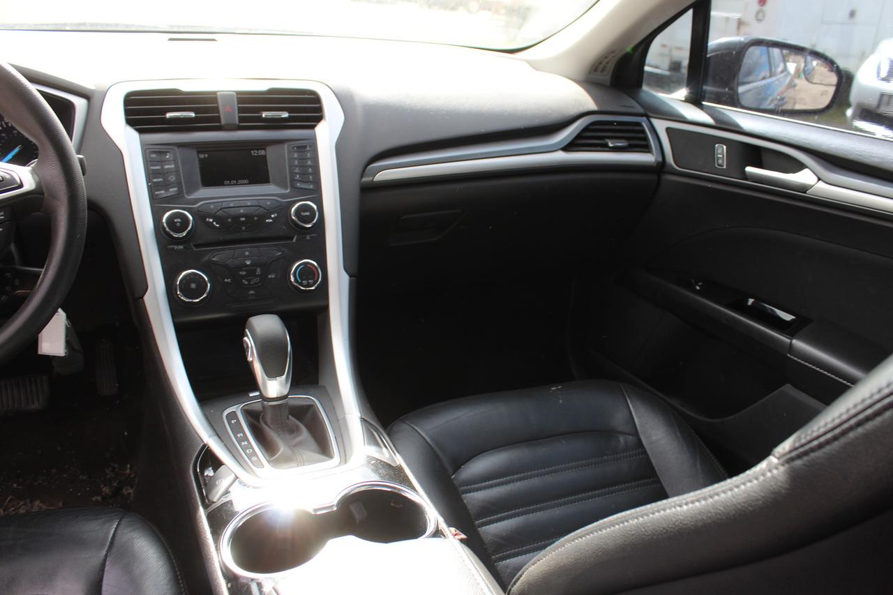 2015 Ford Fusion SE Photo