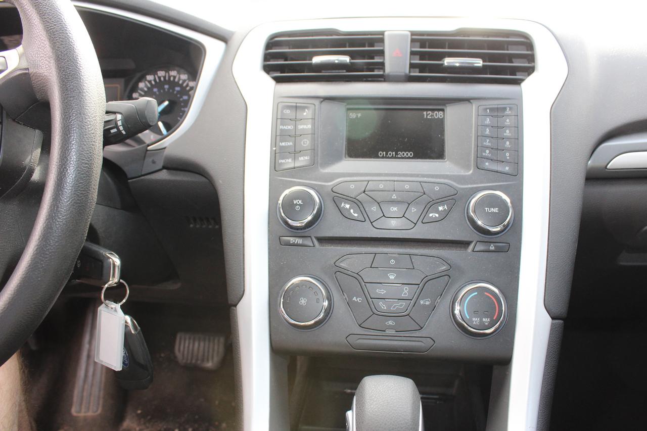 2015 Ford Fusion SE Photo