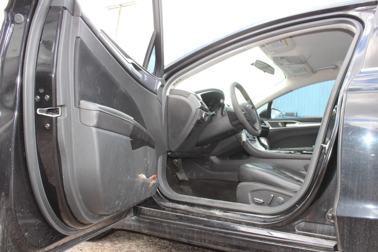 2015 Ford Fusion SE Photo